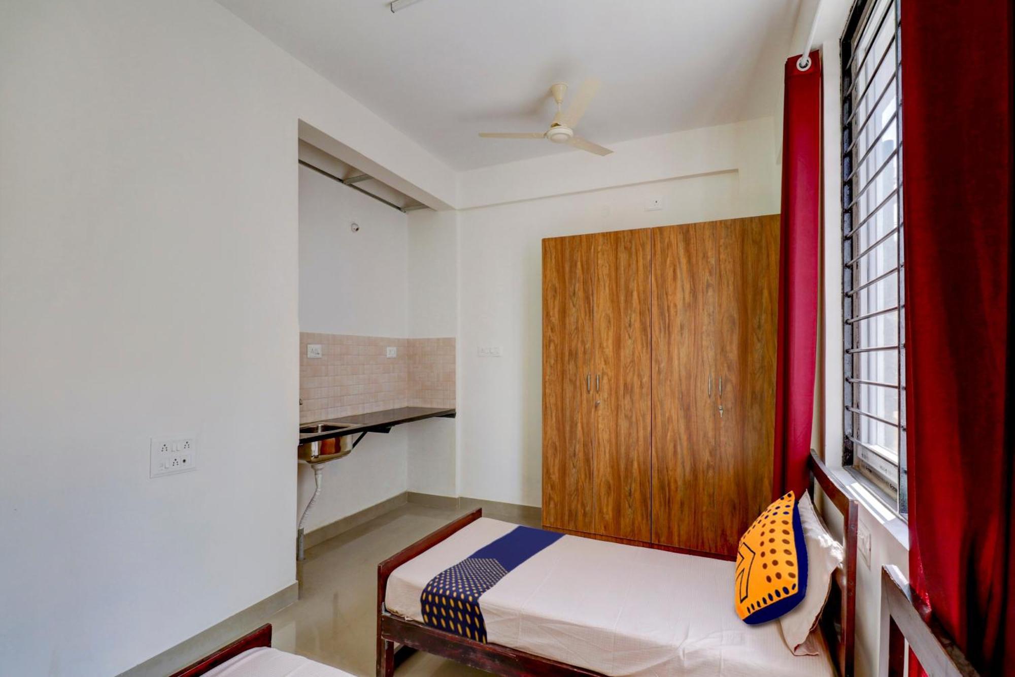 Spot On Helloworld Hsr Castle De Monte Bangalore Exterior foto